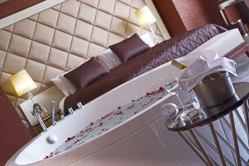 Taba Luxury Suites And Hotel Истанбул Екстериор снимка